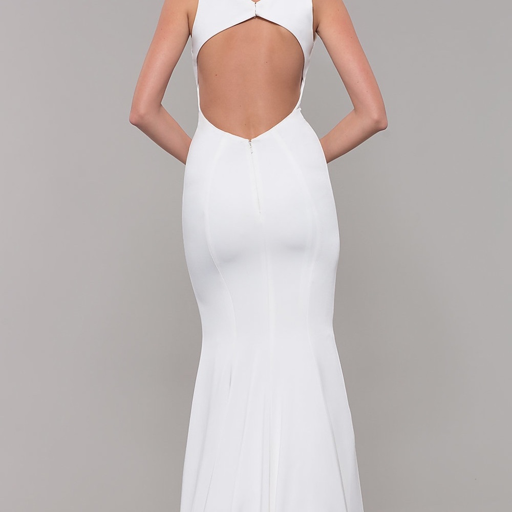 White gown - Picture 4 of 5